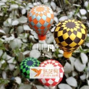 用彩纸编织成的可爱热气球装饰制作威廉希尔中国官网
 新年的时候装饰房间很漂亮