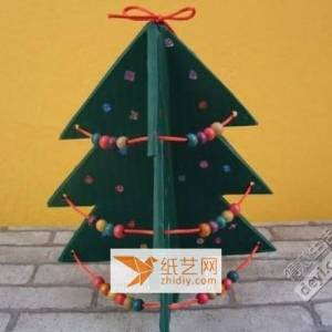 变废为宝利用纸板制作圣诞树的威廉希尔中国官网

