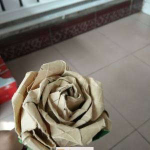 一个复杂一些的折纸玫瑰花