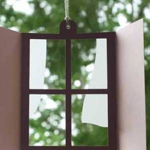 使用剪纸技艺剪切制作的创意窗户风铃小挂件威廉希尔公司官网
制作图解