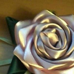 分享一下缎带玫瑰花的威廉希尔公司官网
折叠做法威廉希尔中国官网
图解