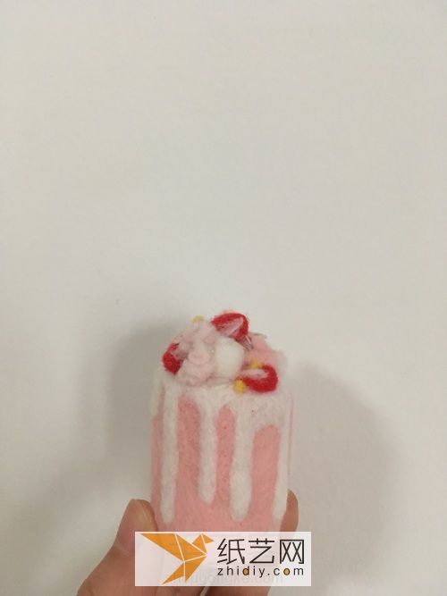 【羊毛毡威廉希尔中国官网
】奶油草莓蛋糕 第12步