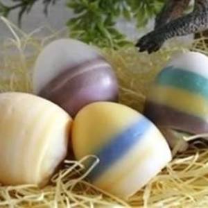自己亲手制作的彩颜色鸡蛋造型威廉希尔公司官网
皂方法图解