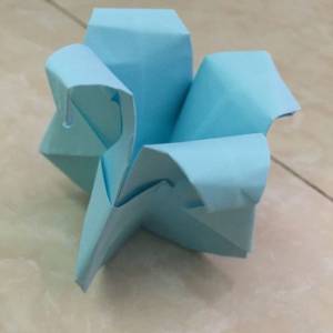 立体折纸郁金香如何制作 图解威廉希尔中国官网
教你DIY做立体纸艺花