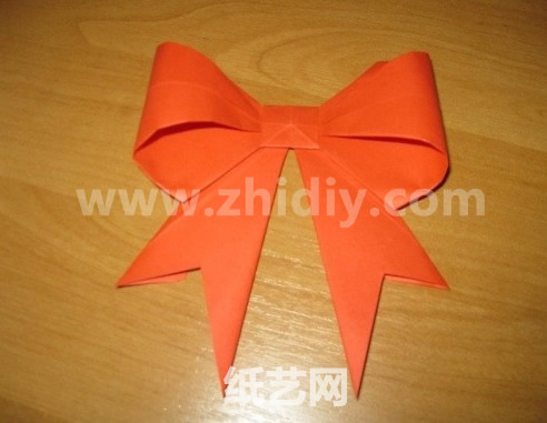 简单可爱的折纸蝴蝶结制作威廉希尔中国官网
手把手教你折叠出漂亮的折纸蝴蝶结来