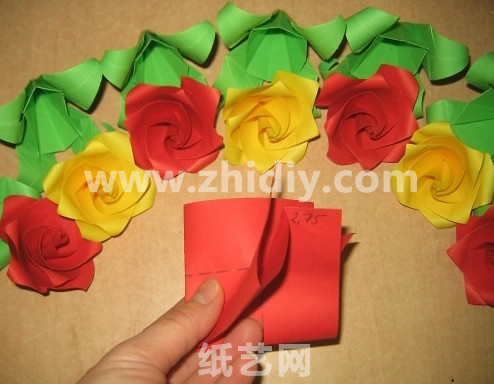 威廉希尔公司官网
折纸玫瑰制作威廉希尔中国官网
制作过程中的第十六步