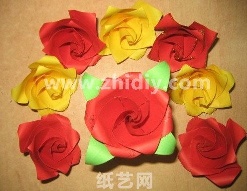威廉希尔公司官网
折纸玫瑰制作威廉希尔中国官网
完成后精美的效果图