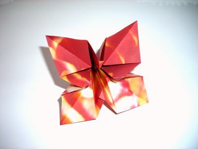 红色四瓣花折纸威廉希尔中国官网
完成后精美的效果图