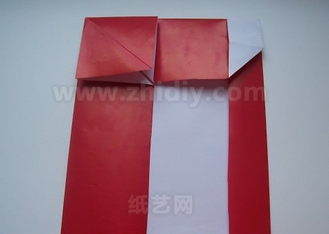 折纸圣诞老人制作威廉希尔中国官网
制作过程中的第十一步