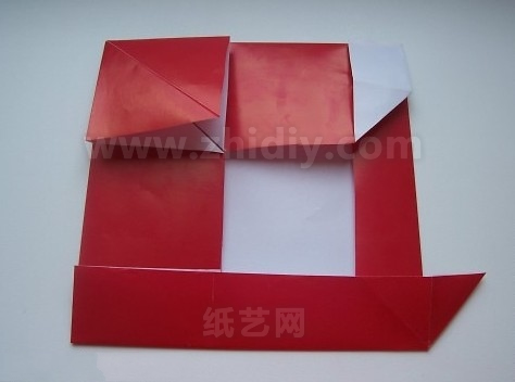 折纸圣诞老人制作威廉希尔中国官网
制作过程中的第十五步