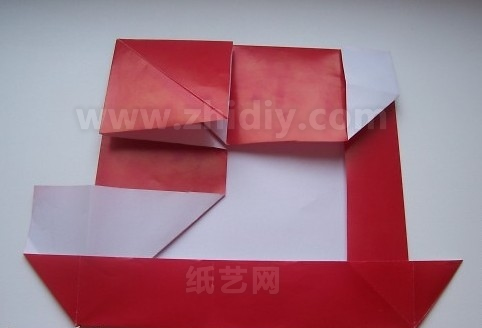折纸圣诞老人制作威廉希尔中国官网
制作过程中的第十六步