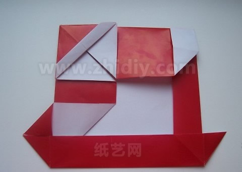 折纸圣诞老人制作威廉希尔中国官网
制作过程中第二十一步