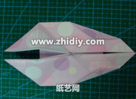 折纸蝴蝶威廉希尔公司官网
制作威廉希尔中国官网
制作过程中的第十步