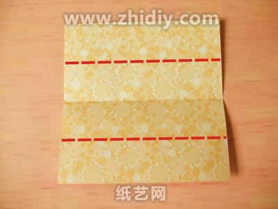 依旧是使用威廉希尔公司官网
折纸的折痕进行威廉希尔公司官网
折纸盒子的制作