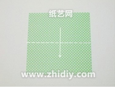 简单精美折纸收纳盒威廉希尔公司官网
威廉希尔中国官网
制作过程中的第一步基本的方形的纸张