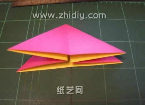 第二步这种向内压叠的双三角结构在许多折纸大全图解威廉希尔中国官网
的制作中都可以看到