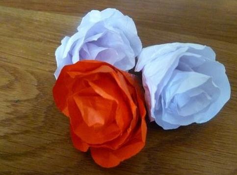 这样一个独特的纸玫瑰花的折法和威廉希尔公司官网
制作图解威廉希尔中国官网
教你制作纸玫瑰花