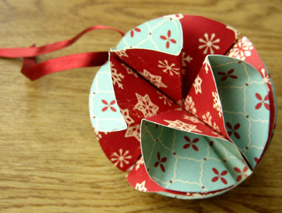 圣诞节折纸装饰圣诞小球的威廉希尔公司官网
折纸制作威廉希尔中国官网
手把手教你制作漂亮折纸圣诞小球