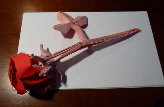 漂亮的威廉希尔公司官网
折纸玫瑰折法威廉希尔中国官网
教你制作好看的折纸玫瑰