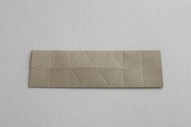 威廉希尔公司官网
折纸盒的制作完全是通过折痕来进行的这确实比较的少见