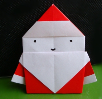 根据自己的想象可以给这个威廉希尔公司官网
折纸的圣诞老人增添上任何的装束