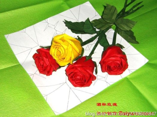 酒杯折纸玫瑰花的折纸威廉希尔中国官网
手把手教你制作漂亮的酒杯折纸玫瑰