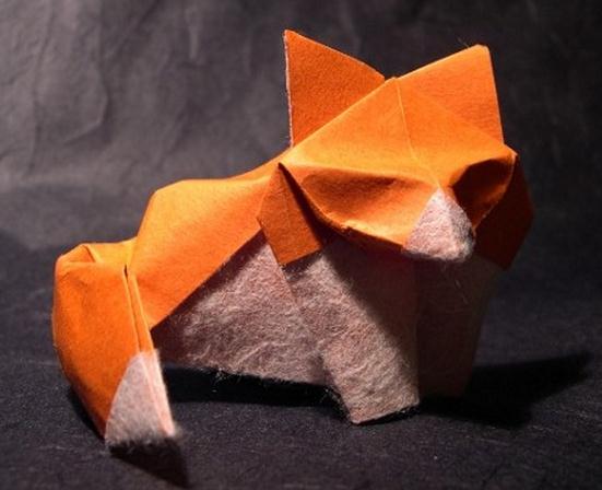 独特的湿法折纸威廉希尔中国官网
让这个折纸狐狸在构型上更加的逼真