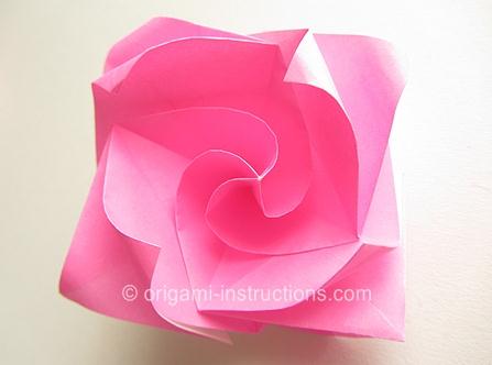简单的旋转折纸玫瑰花威廉希尔公司官网
图解威廉希尔中国官网
手把手教你做简单折纸玫瑰