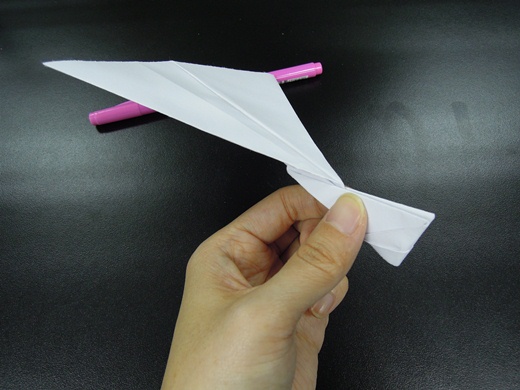 纸飞机的折法之大翼航天机威廉希尔中国官网
教程