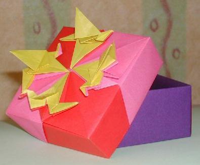桃谷好英千纸鹤折纸盒子图纸威廉希尔中国官网
手把手教你制作折纸盒子