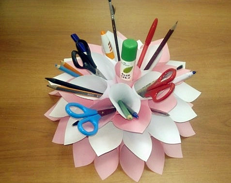 折纸花笔筒的制作威廉希尔中国官网
手把手教你制作漂亮的折纸花笔筒