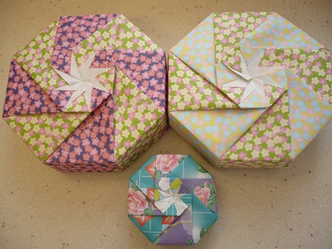 折纸盒的图解威廉希尔中国官网
手把手教你制作漂亮的八边形威廉希尔公司官网
折纸礼盒