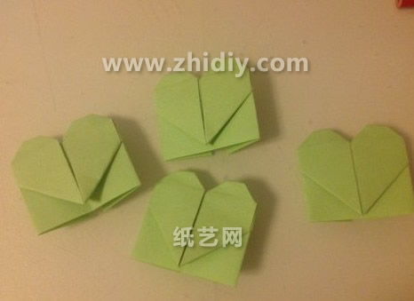 经典的折纸四叶草制作威廉希尔中国官网
可以手把手一步一步的教你完成漂亮的折纸四叶草制作