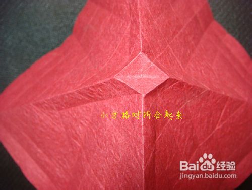 通过这个折纸图解威廉希尔中国官网
你也能够制作出漂亮的千纸鹤折纸玫瑰花来