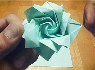 超级简单折纸玫瑰花的折纸图解威廉希尔中国官网
手把手教你制作仿真折纸玫瑰花