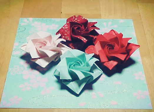 折纸玫瑰花的折纸视频威廉希尔中国官网
手把手教你制作漂亮的双重螺旋折纸玫瑰花