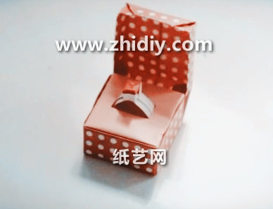 折纸戒指和折纸戒指盒的折法威廉希尔中国官网
手把手教你制作精美的折纸戒指礼盒