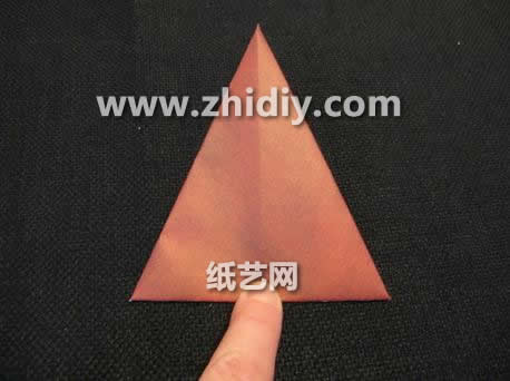 到这里我们已经学习到了非常漂亮的折纸圣诞老人的基本折法威廉希尔中国官网
