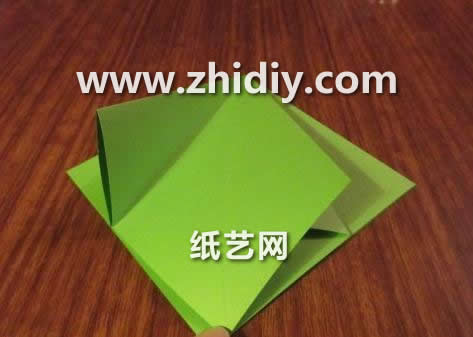 精彩的折纸圣诞树基本折叠威廉希尔中国官网
帮助你更好的掌握漂亮的折纸圣诞树