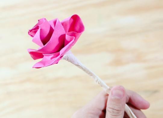 超简单折纸玫瑰花的卷纸玫瑰折法图解威廉希尔中国官网
手把手教你制作精致的折纸玫瑰