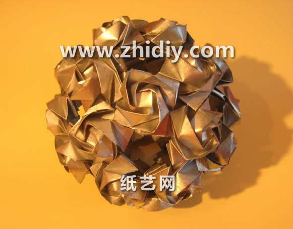 折纸玫瑰花球的折法图解威廉希尔中国官网
手把手教你制作精美的折纸玫瑰花球灯笼