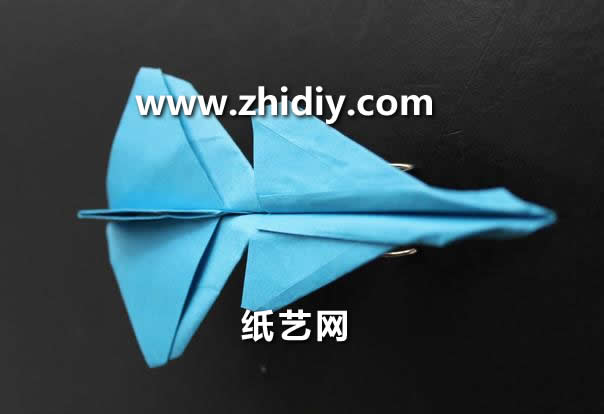 超酷折纸雷神之锤折纸战斗机的折纸图解威廉希尔中国官网
教你制作精美的折纸战斗机