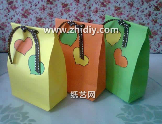 折纸礼物包装盒折纸小礼袋的基本折法视频威廉希尔中国官网
教你精美的威廉希尔公司官网
折纸小礼盒