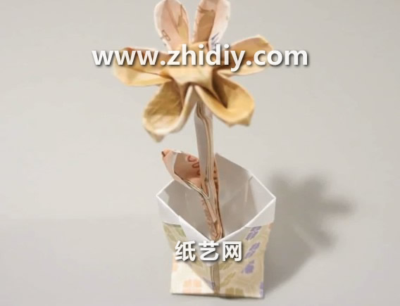 折纸花瓶的简单威廉希尔公司官网
折纸威廉希尔中国官网
手把手教你制作出精美的折纸盒折纸收纳盒