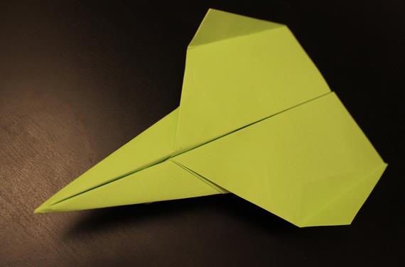 超人威廉希尔中国官网
滑翔机的折法视频教程教你制作空中之王威廉希尔中国官网
飞机