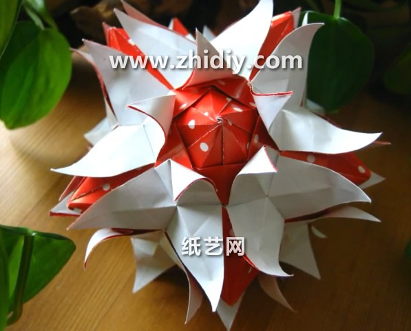 威廉希尔公司官网
折纸花球的折法威廉希尔中国官网
教你制作出精美的折纸花球来