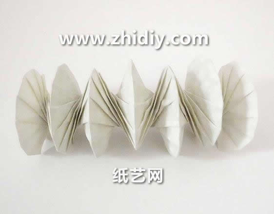 简单的折纸弹簧折法威廉希尔中国官网
教你制作可爱的威廉希尔公司官网
折纸弹簧