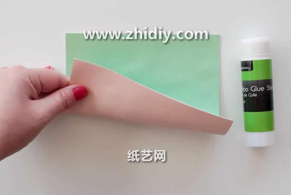 儿童简单折纸花的基本折法威廉希尔中国官网
帮助大家快速的制作出各种漂亮的折纸花