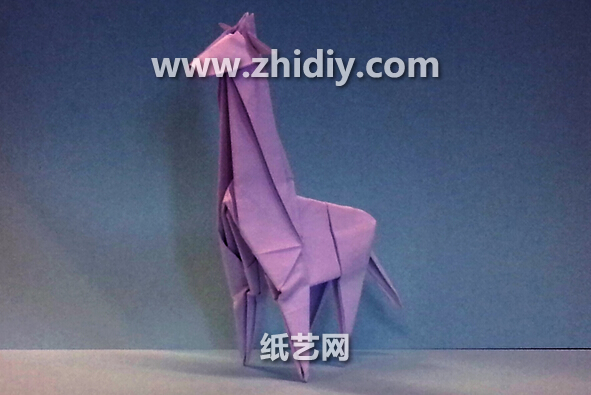 折纸长颈鹿的威廉希尔公司官网
折纸威廉希尔中国官网
教你如何快速制作出漂亮的折纸长颈鹿