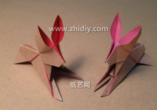 威廉希尔公司官网
折纸视频威廉希尔中国官网
手把手教你如何制作出可爱的威廉希尔公司官网
折纸小兔子